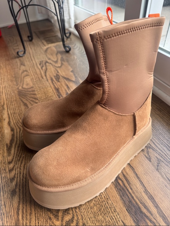 UGG Classic Dipper Boots - Picture 4 of 6